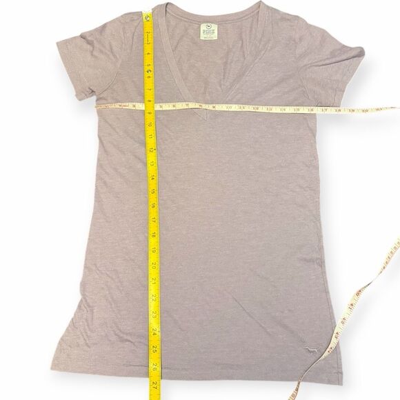 PINK VICTORIA’S SECRET Women’s Light Purple Short Sleeve V-Neck Tee Size Medium - Picture 4 of 4
